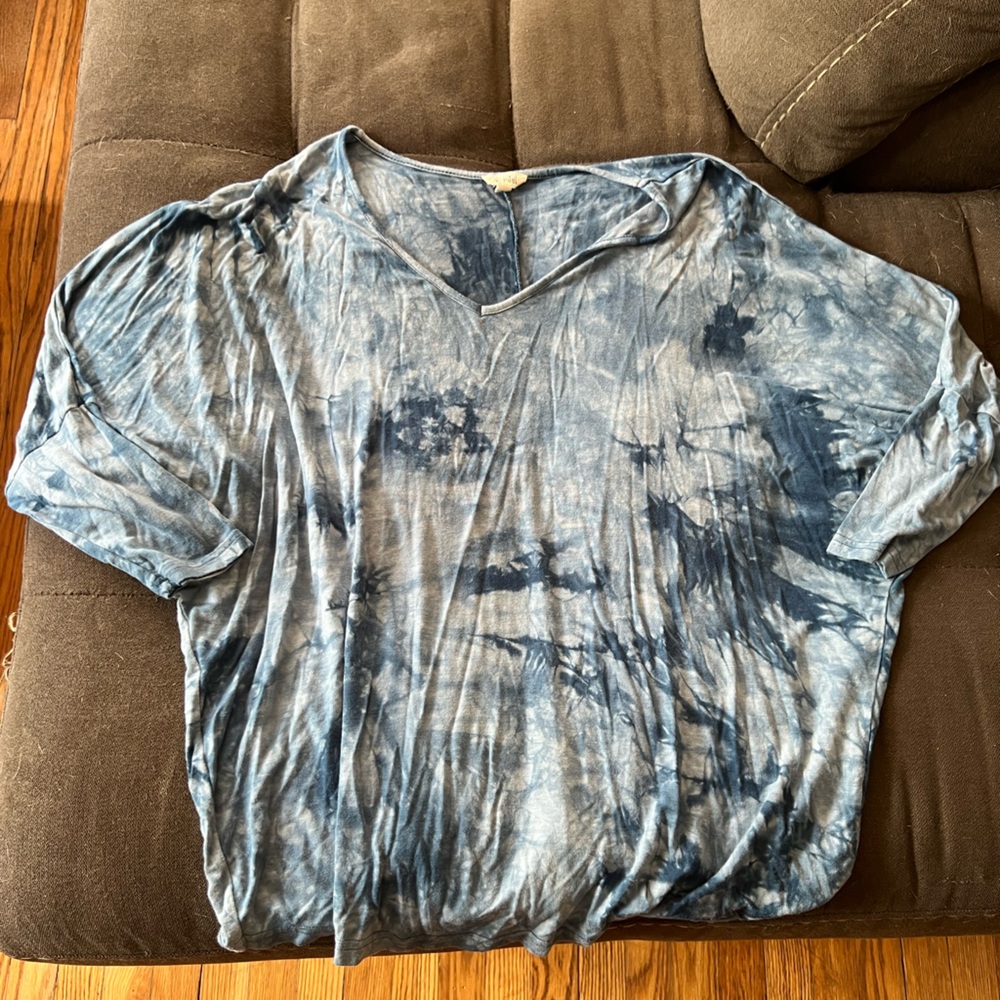 Pink Lily women’s oversized blue tie dye tshirt
